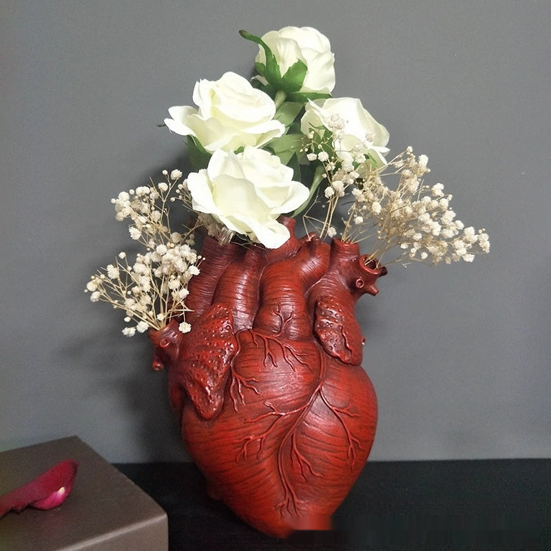 Nordic Heart-Sculpted Resin Vase